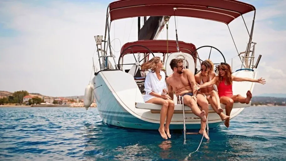 Διακοπές με σκάφος: Τι να έχεις μαζί σου & τι να προσέξεις